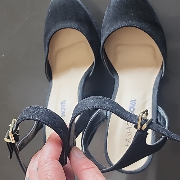 Women's Fashon Nova 6 inch heels. - Picture 7 of 12